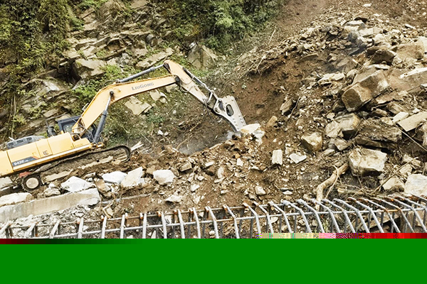 精準(zhǔn)預(yù)判與緊急避險(xiǎn)，成功化解塌方危機(jī)