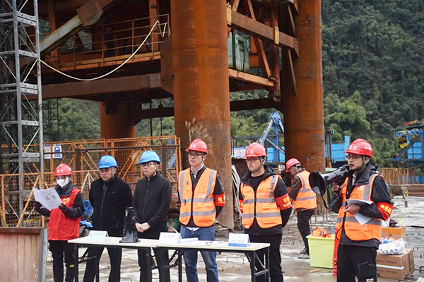 川交橋梁公司黨總支組織開展“黨建紅”守護(hù)“森林綠”主題黨日活動(dòng)