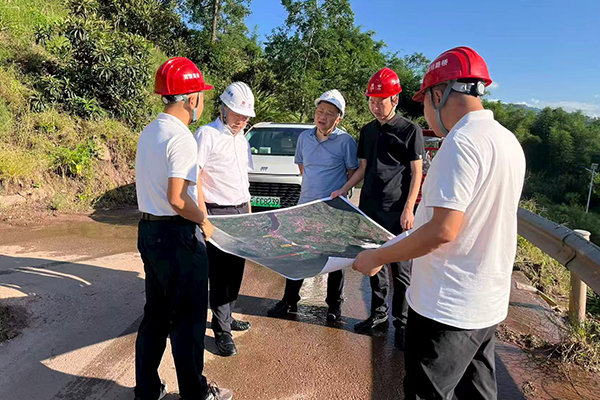 川交公司黨委書記、董事長(zhǎng)杜江林赴新宜TJ2標(biāo)項(xiàng)目檢查指導(dǎo)工作